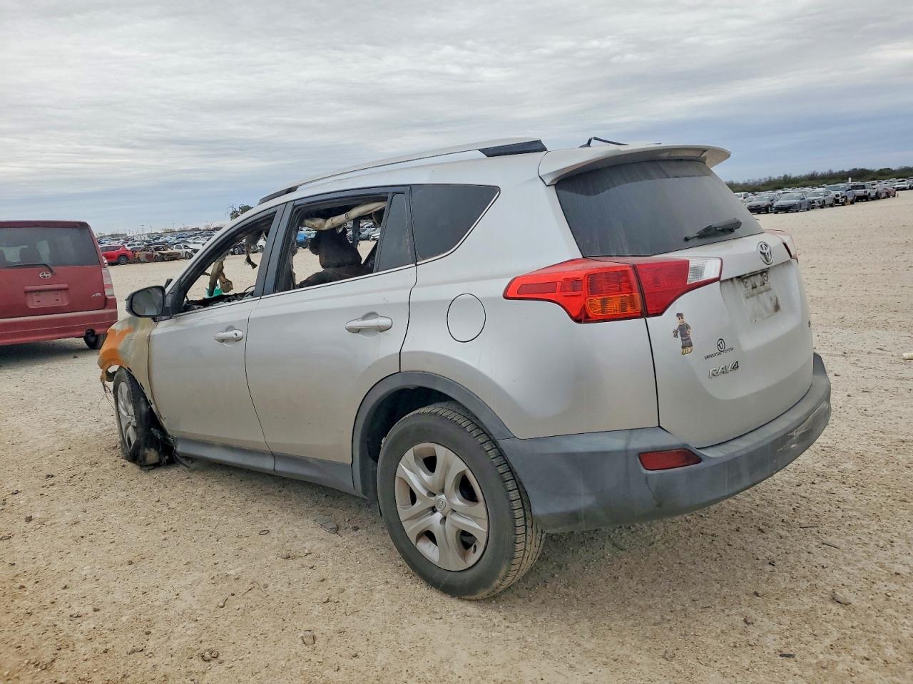 2014 TOYOTA RAV4 LE photo 2