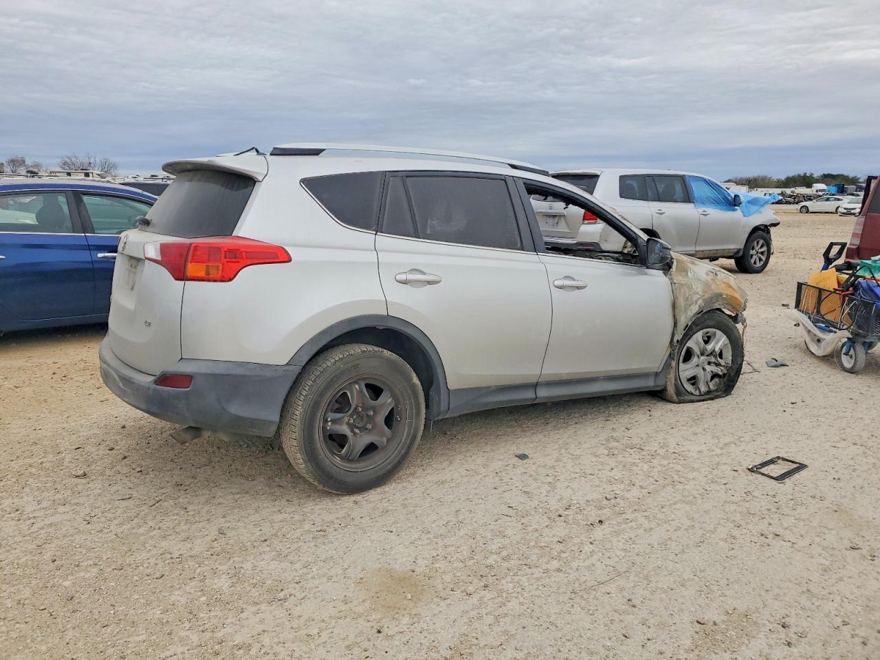 2014 TOYOTA RAV4 LE photo 3