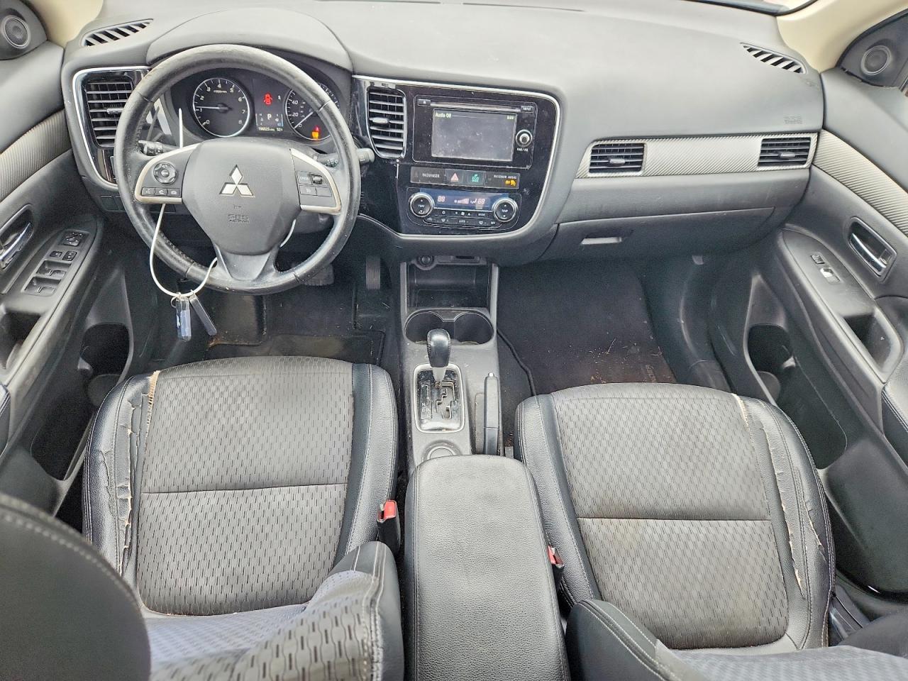 2015 MITSUBISHI OUTLANDER SE photo 8
