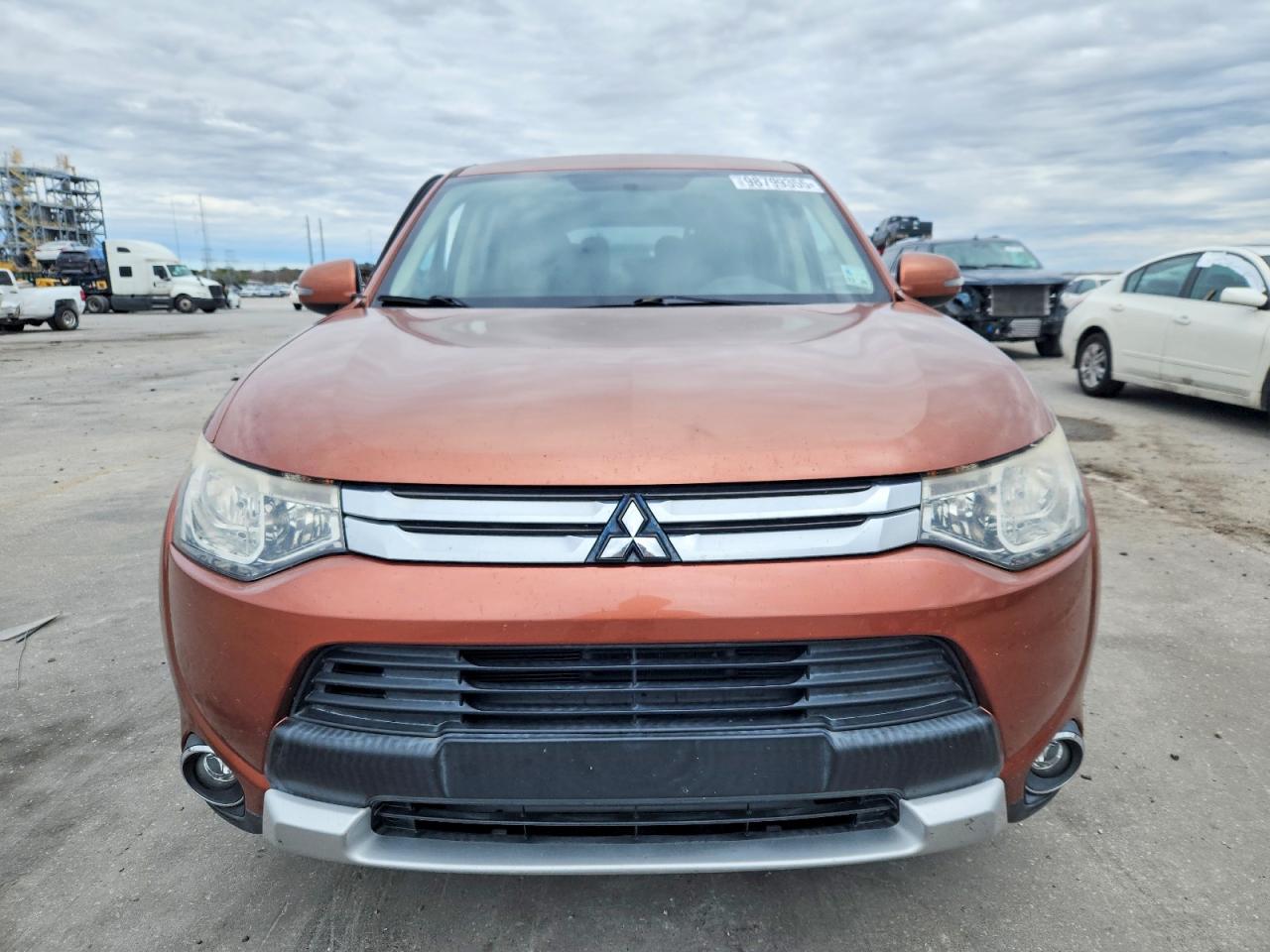 2015 MITSUBISHI OUTLANDER SE photo 5