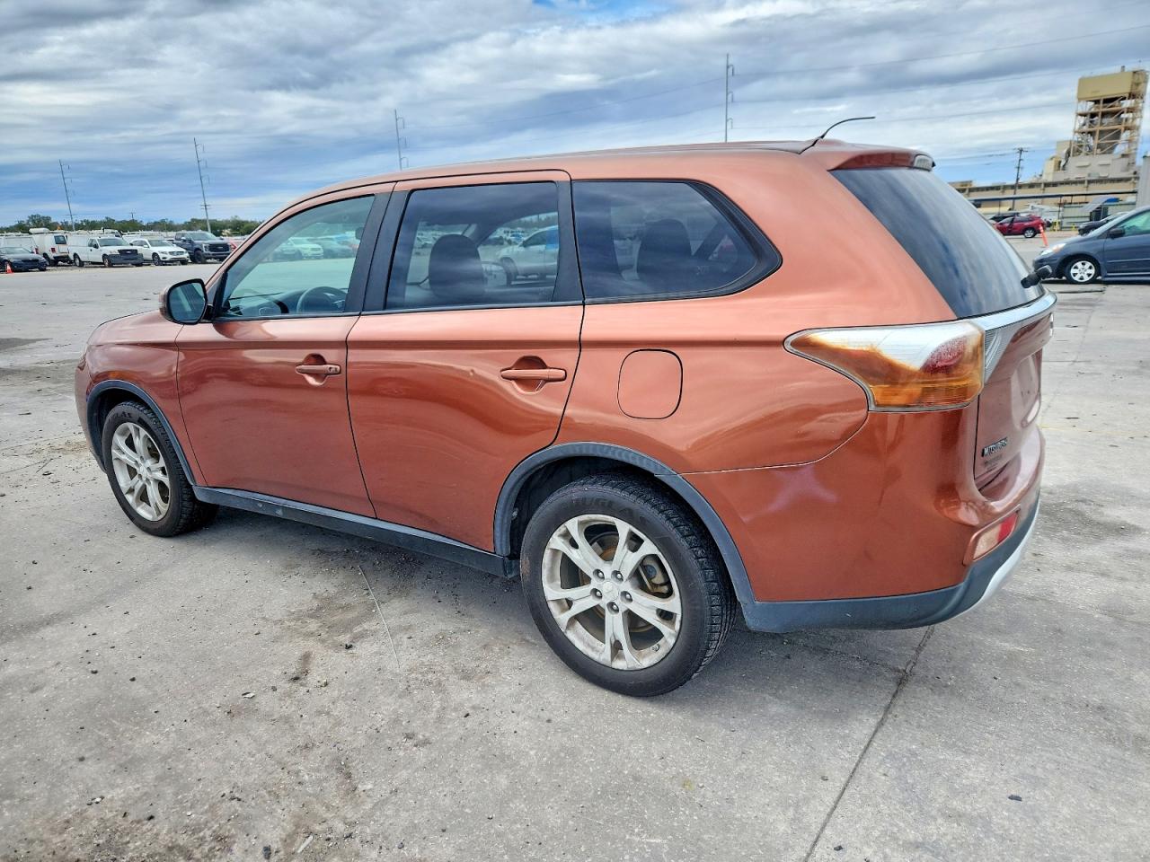 2015 MITSUBISHI OUTLANDER SE photo 2