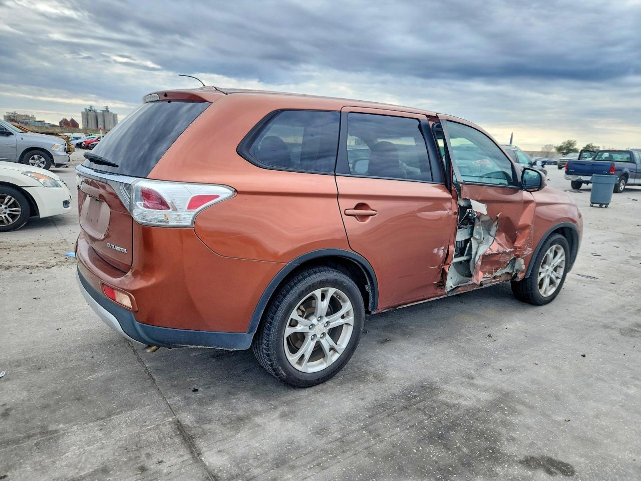2015 MITSUBISHI OUTLANDER SE photo 3