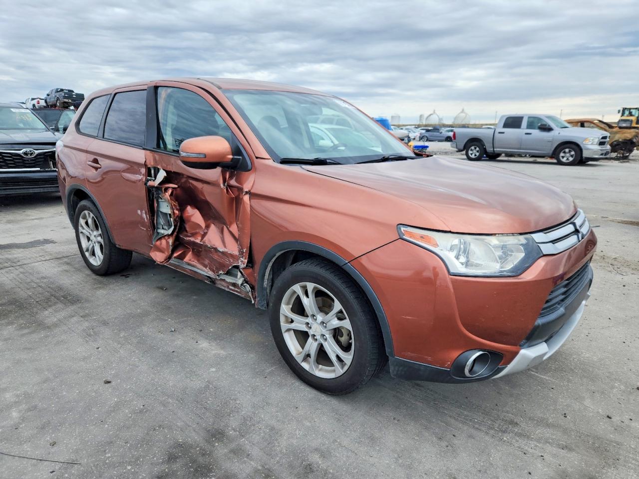 2015 MITSUBISHI OUTLANDER SE photo 4