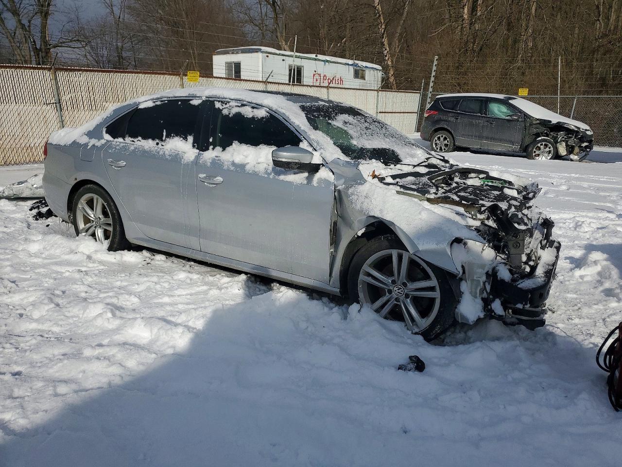 2015 VOLKSWAGEN PASSAT SE photo 4