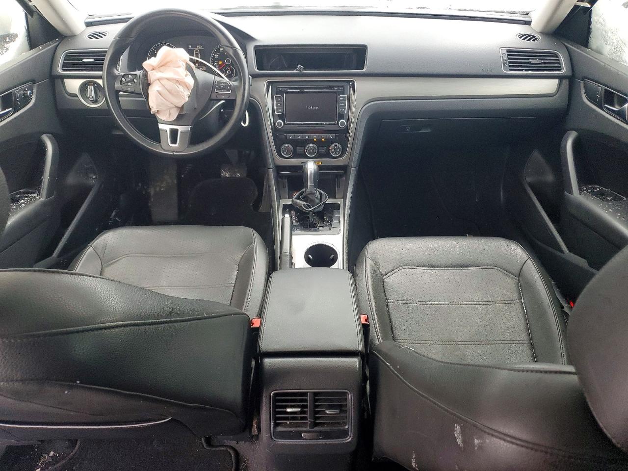 2015 VOLKSWAGEN PASSAT SE photo 8