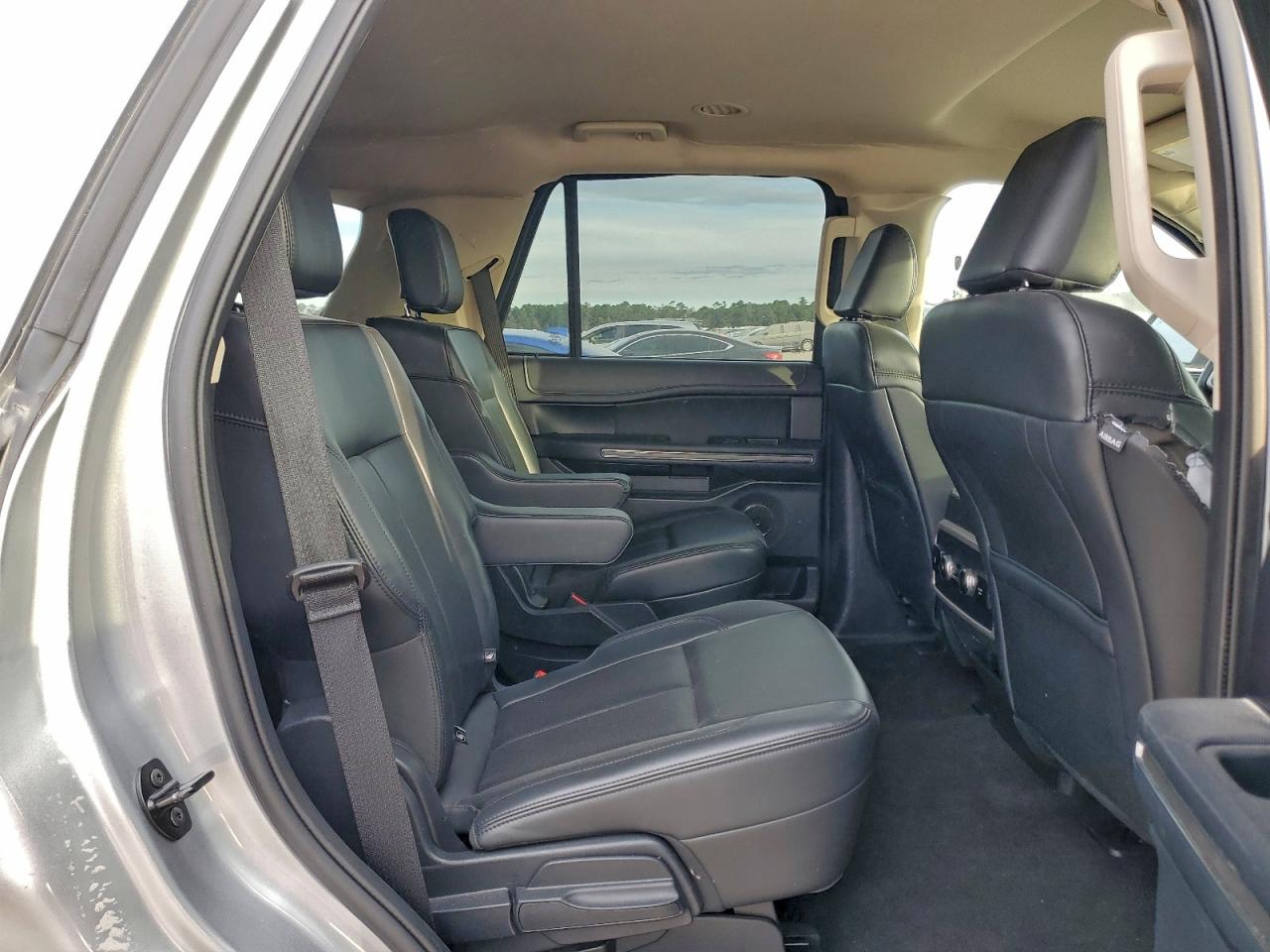 2024 FORD EXPEDITION XLT photo 11