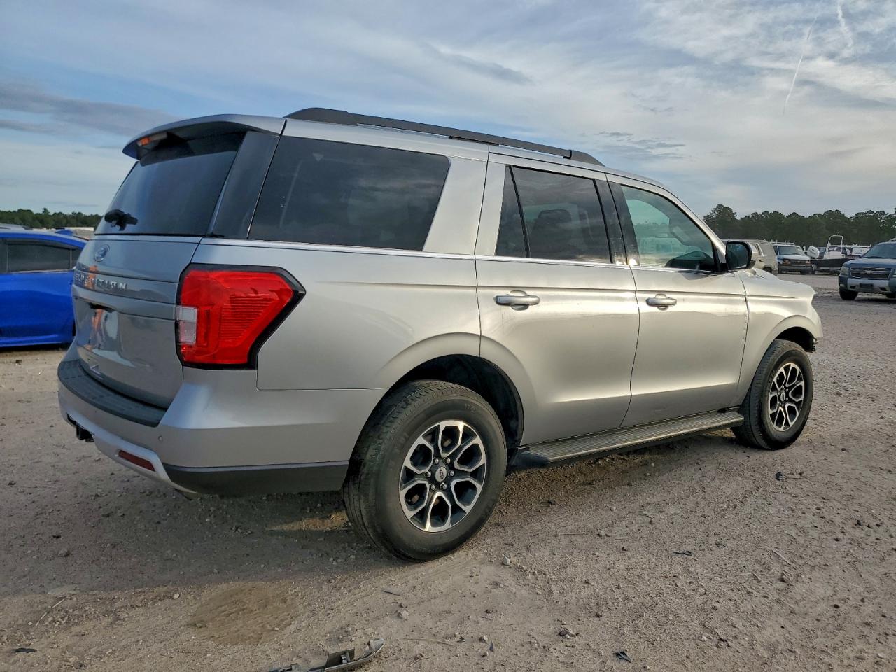 2024 FORD EXPEDITION XLT photo 3