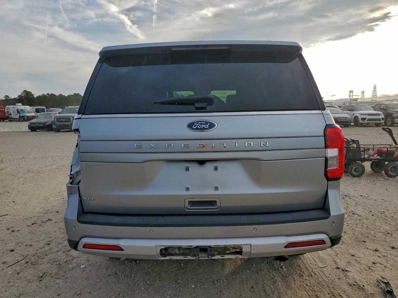 2024 FORD EXPEDITION XLT photo 6