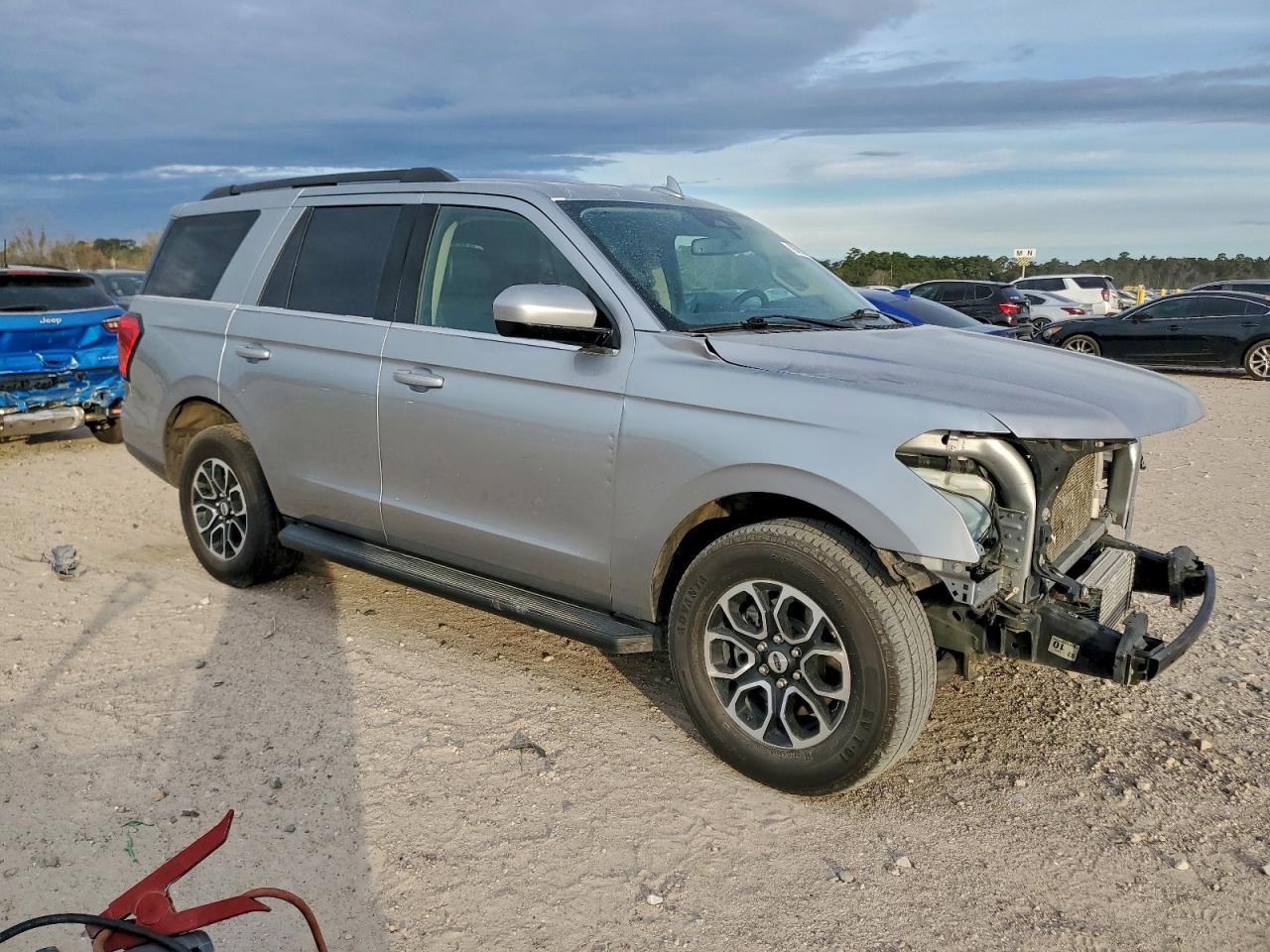 2024 FORD EXPEDITION XLT photo 4
