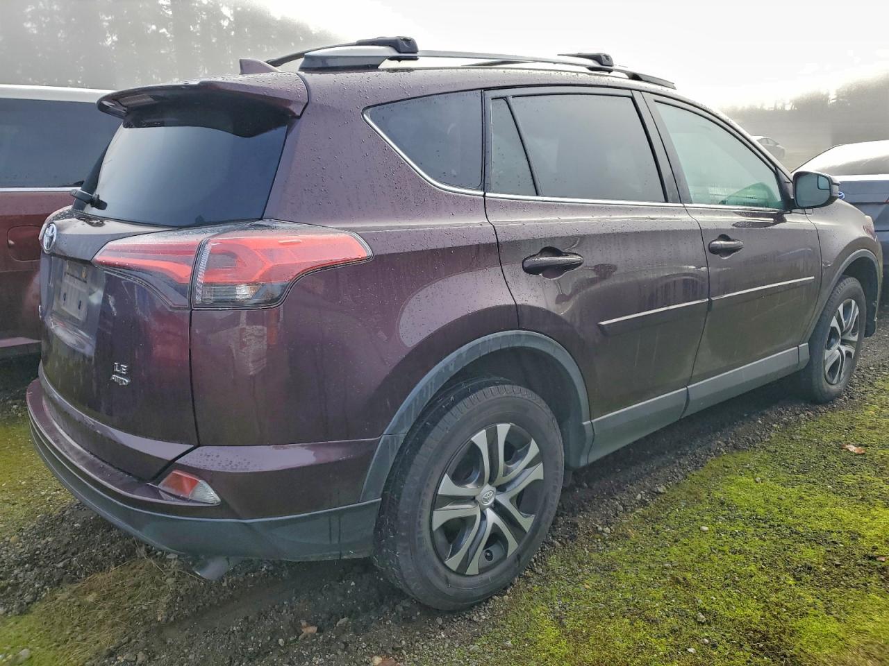 2018 TOYOTA RAV4 LE photo 3