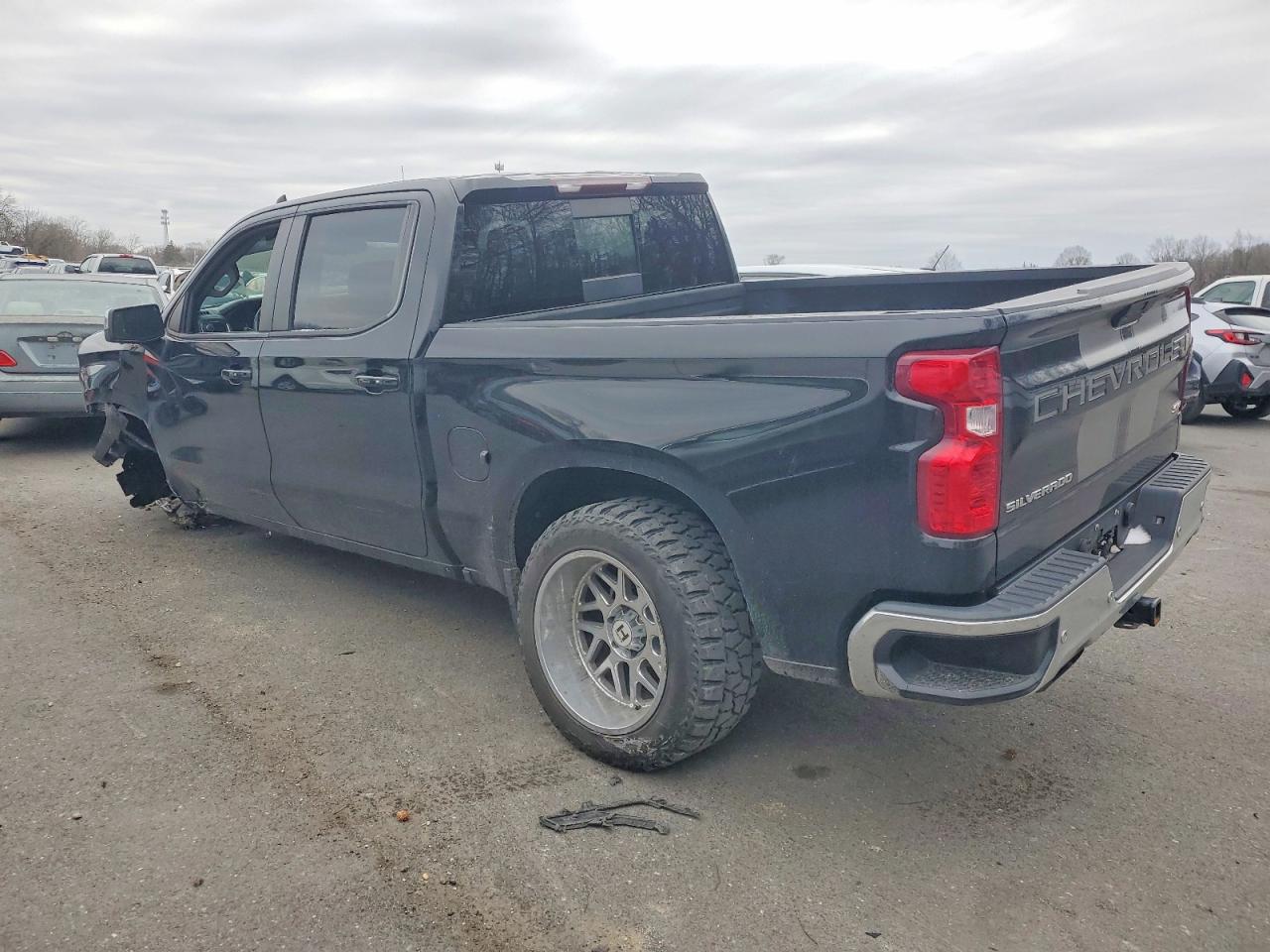 2019 CHEVROLET SILVERADO K1500 LT photo 2