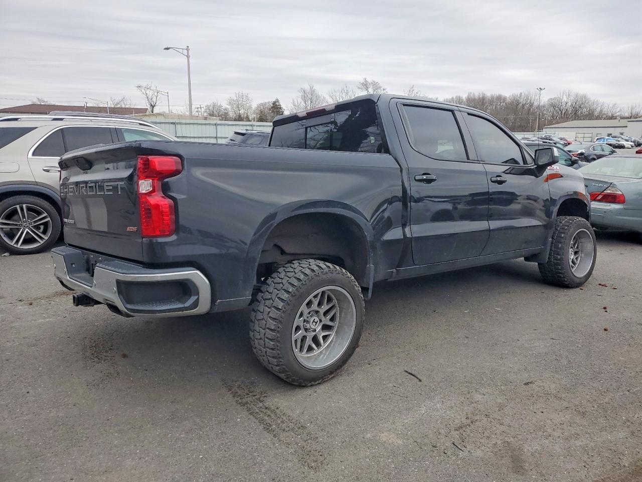 2019 CHEVROLET SILVERADO K1500 LT photo 3