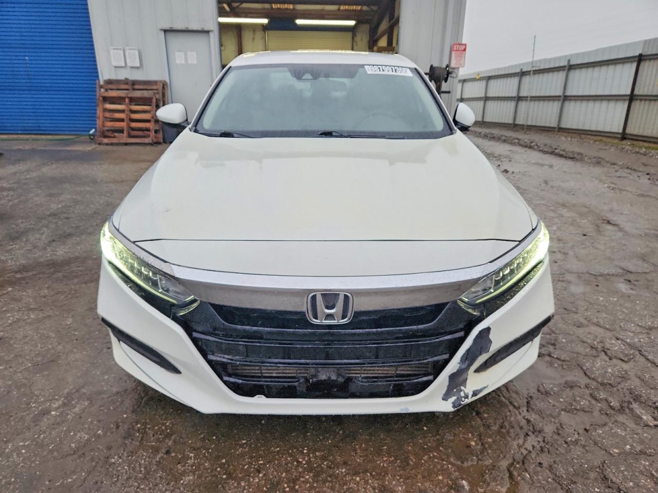 2018 HONDA ACCORD LX photo 5