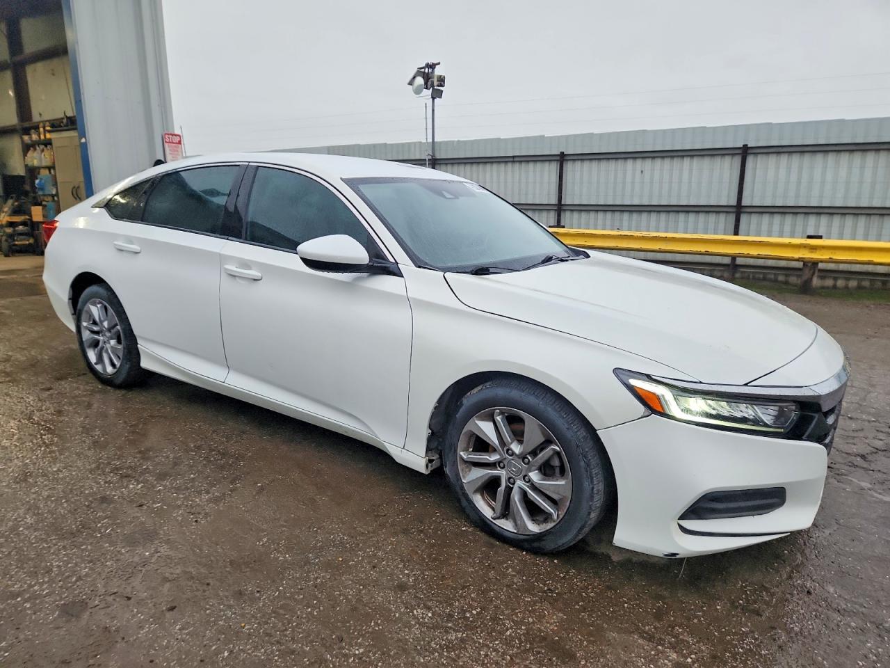 2018 HONDA ACCORD LX photo 4