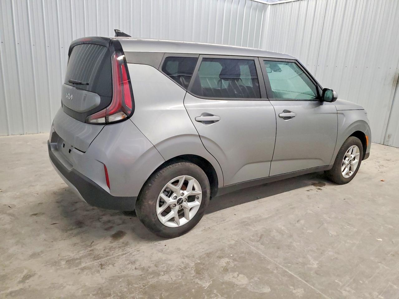 2025 KIA SOUL LX photo 3