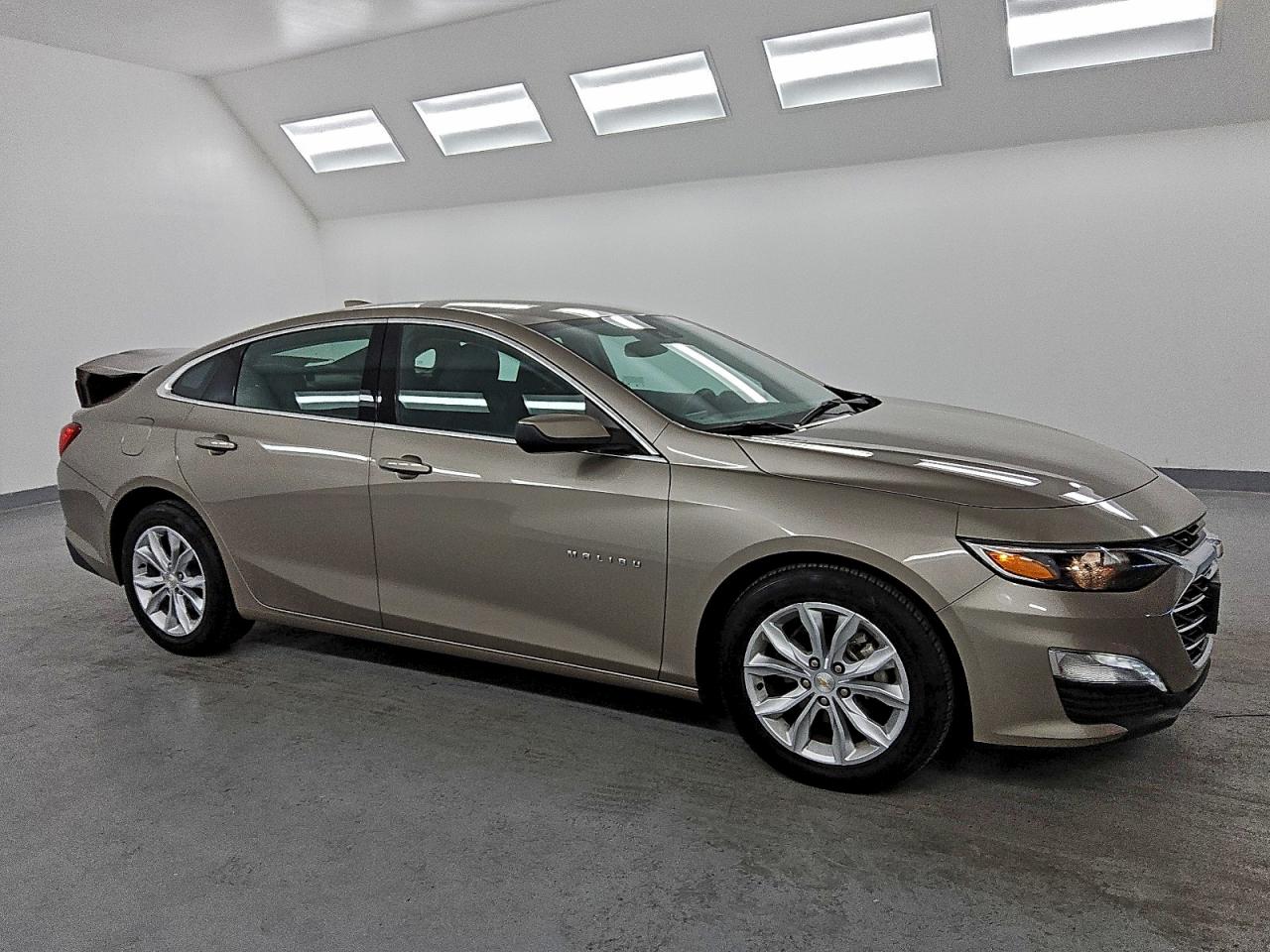 2024 CHEVROLET MALIBU LT photo 4