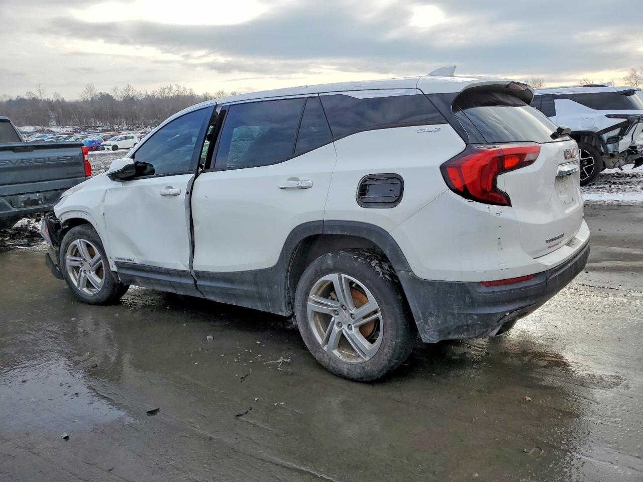 2018 GMC TERRAIN SLE photo 4