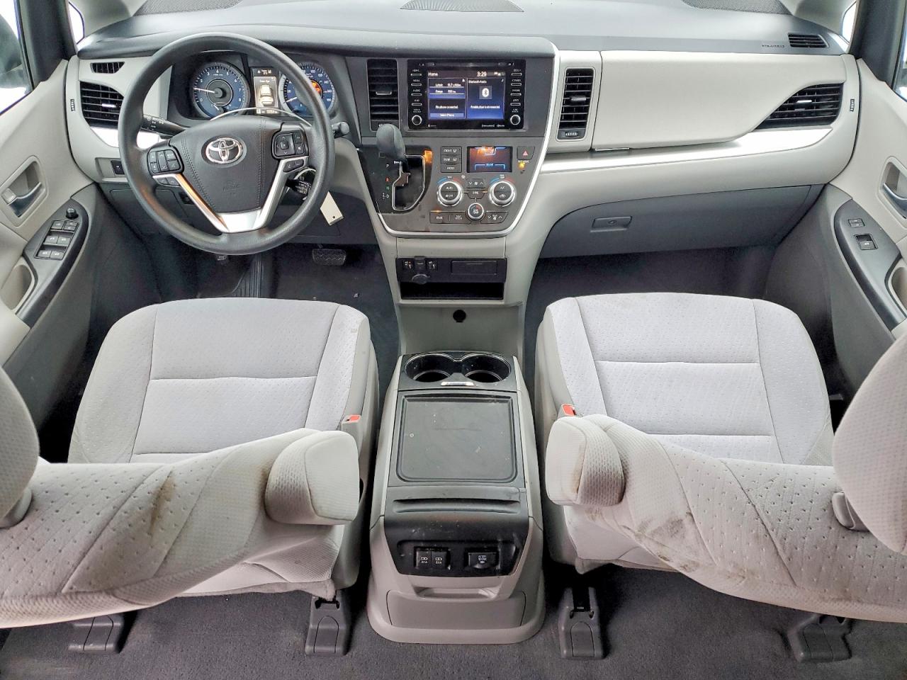 2020 TOYOTA SIENNA LE photo 8