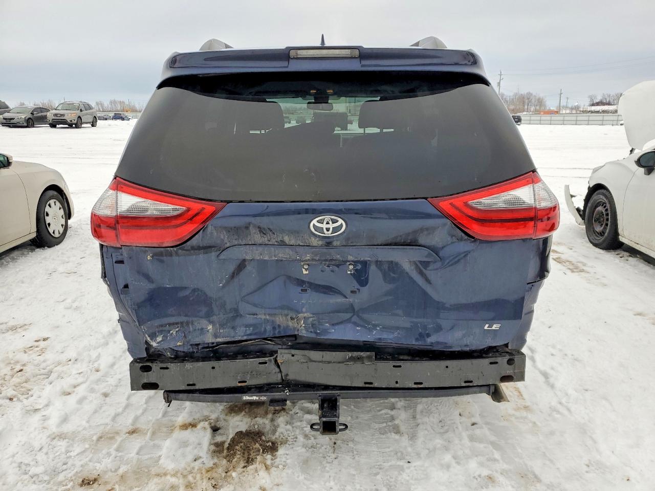 2020 TOYOTA SIENNA LE photo 6