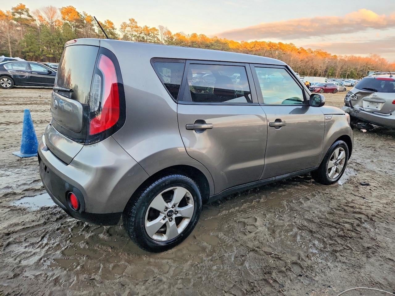 2017 KIA SOUL photo 3