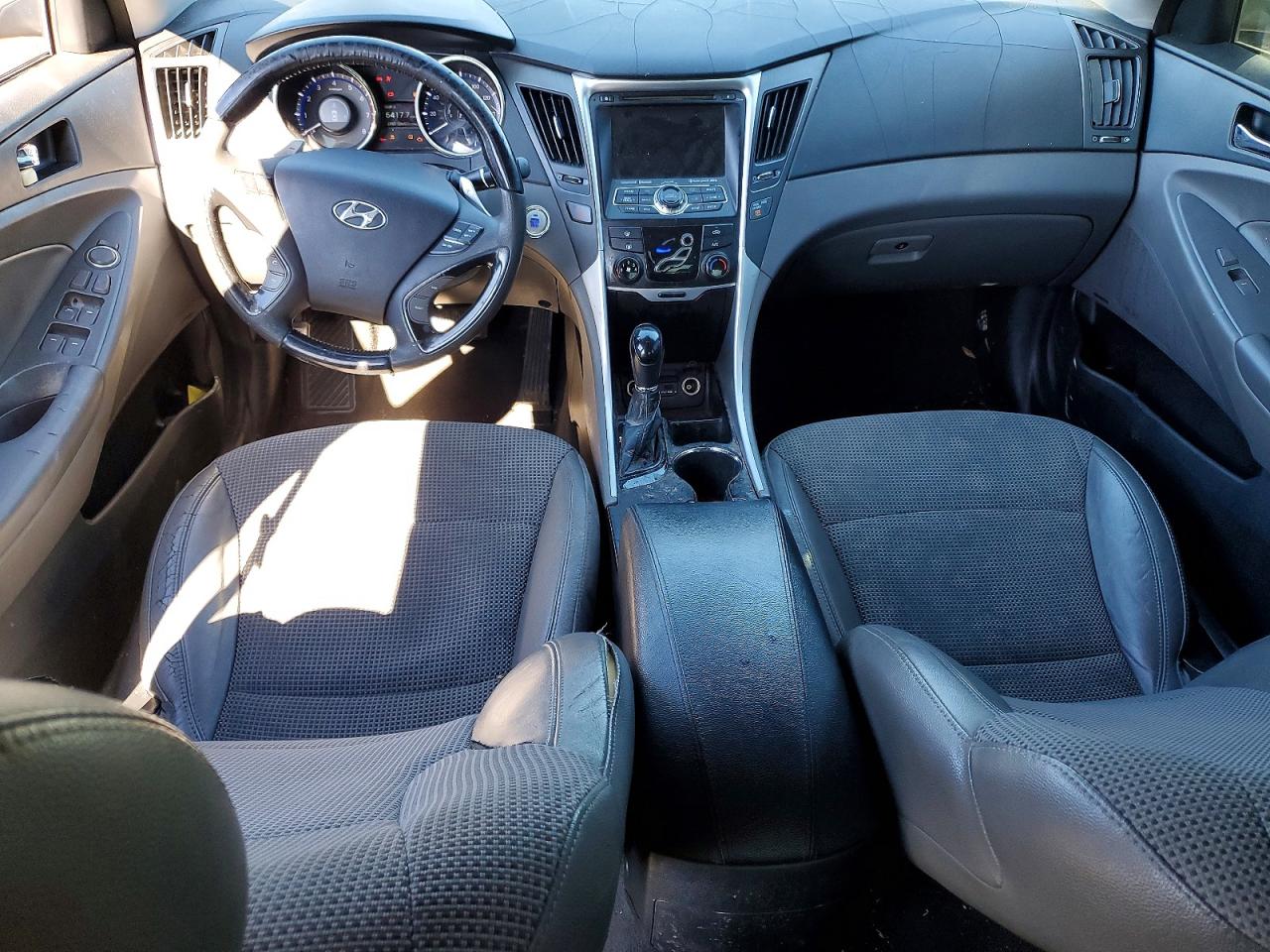 2012 HYUNDAI SONATA SE photo 8