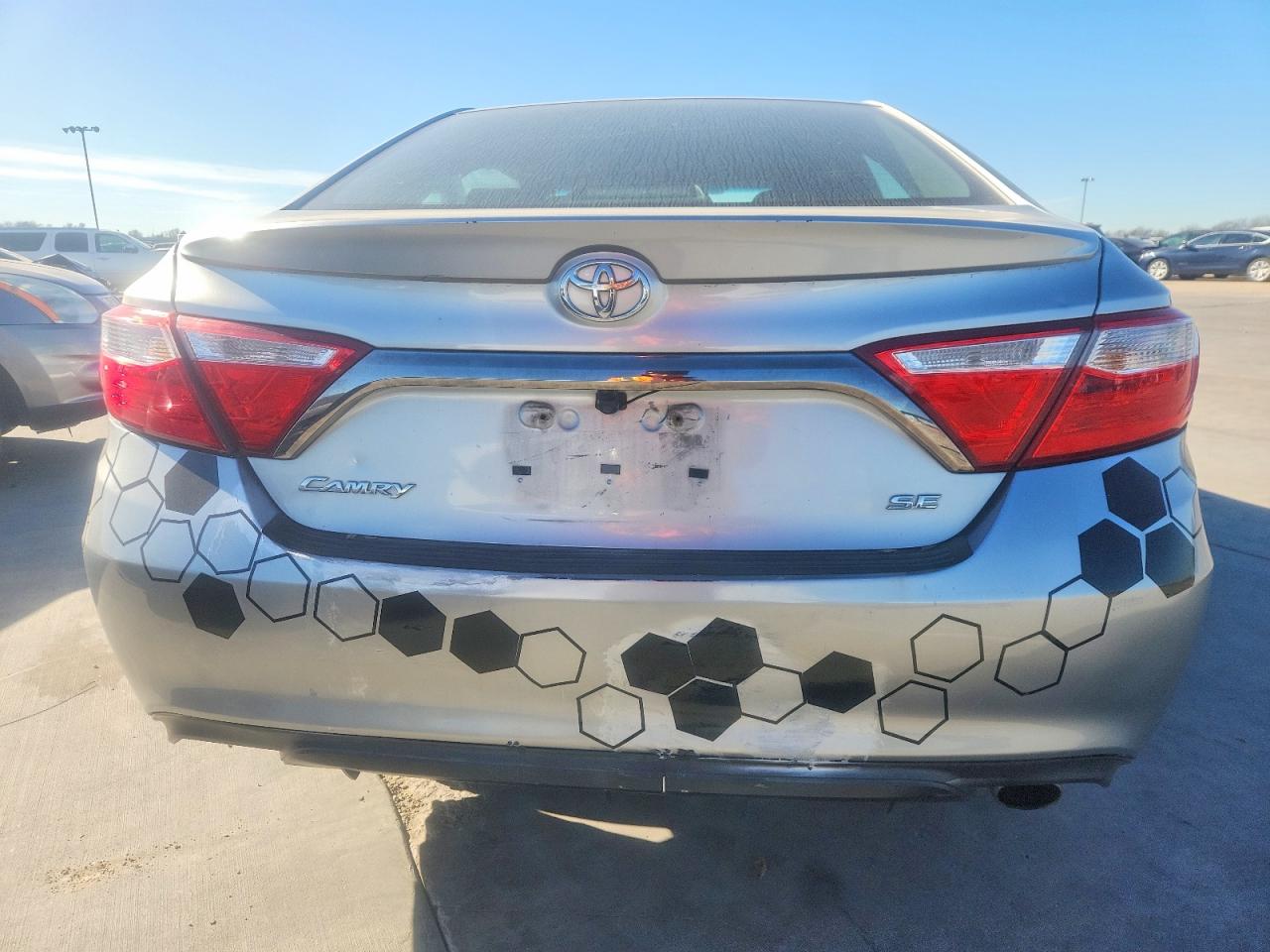 2015 TOYOTA CAMRY LE photo 6
