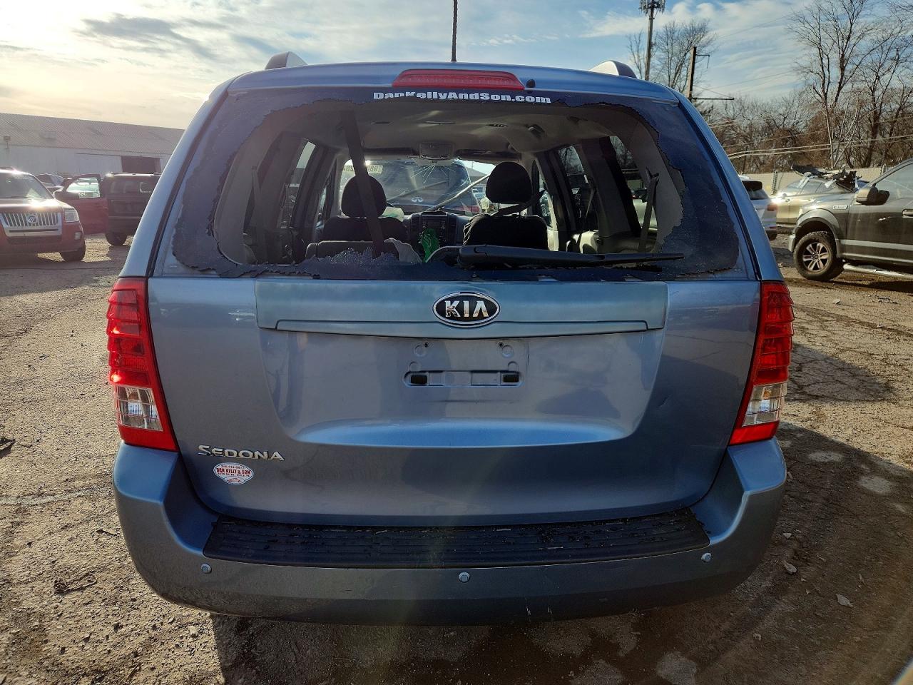 2012 KIA SEDONA LX photo 6