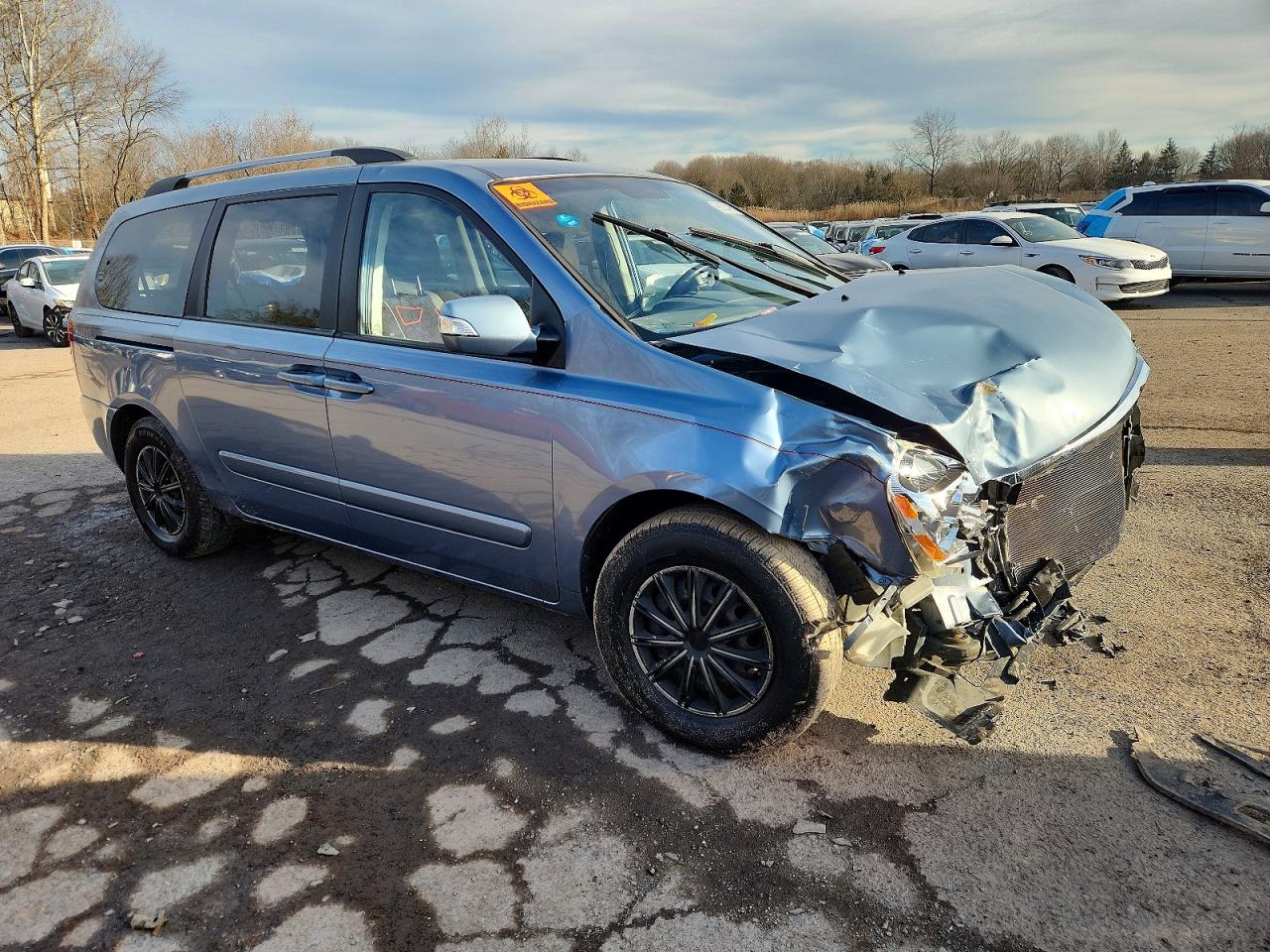 2012 KIA SEDONA LX photo 4