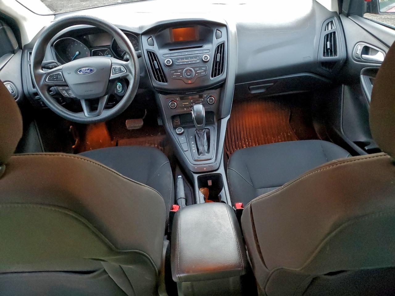 2017 FORD FOCUS SE photo 8