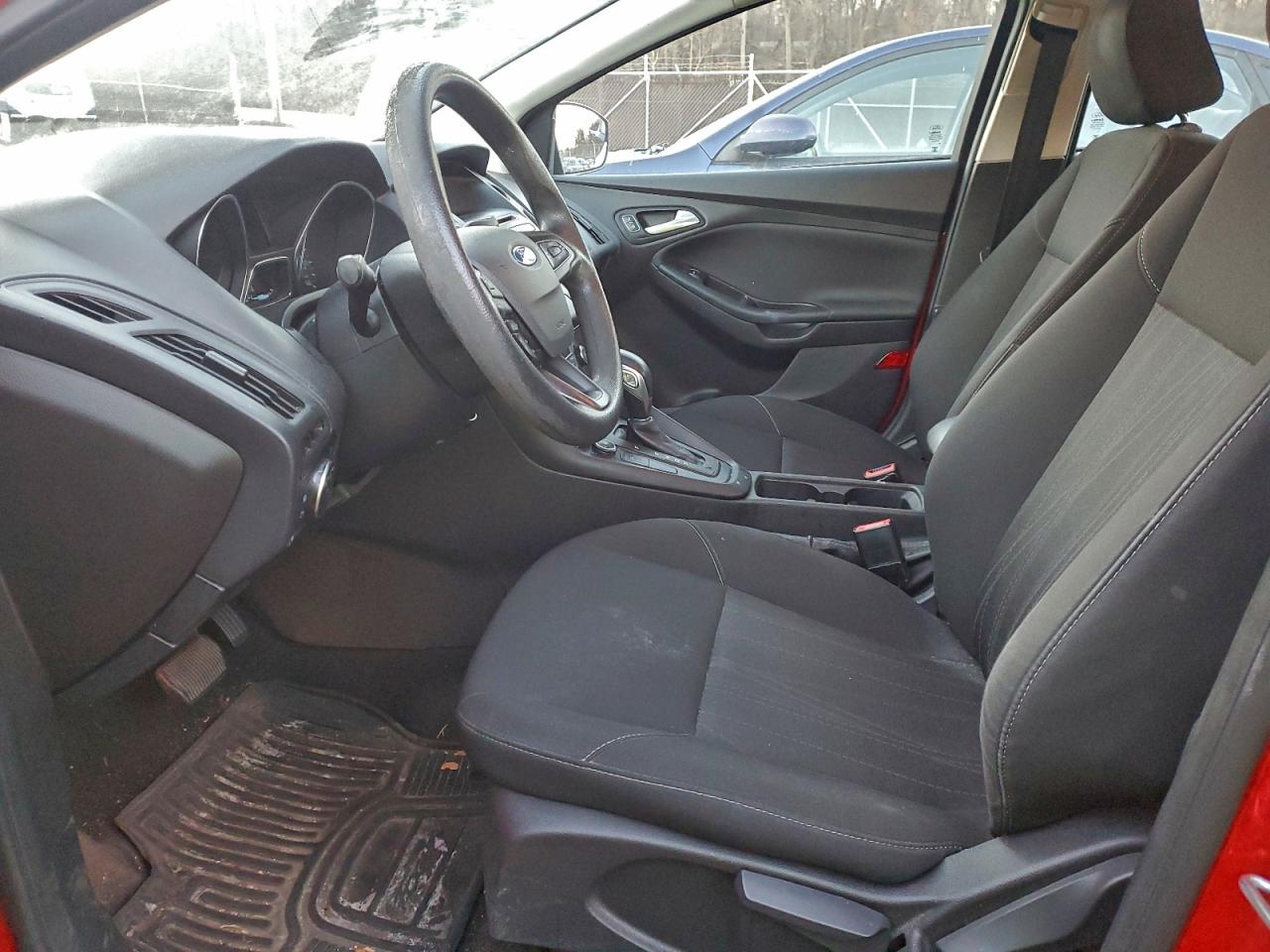 2017 FORD FOCUS SE photo 7