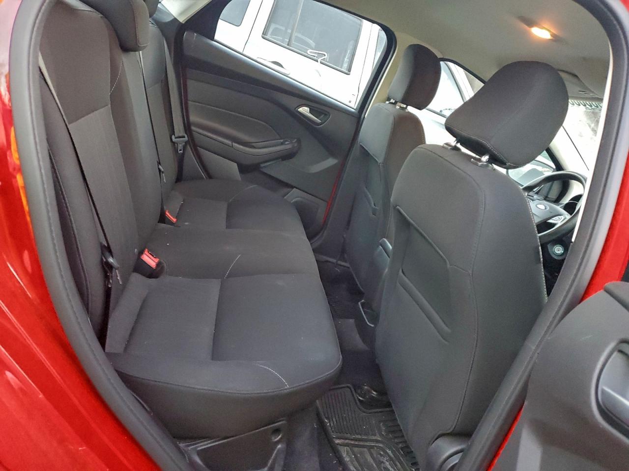 2017 FORD FOCUS SE photo 10
