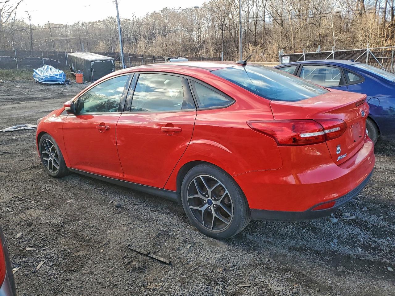 2017 FORD FOCUS SE photo 2
