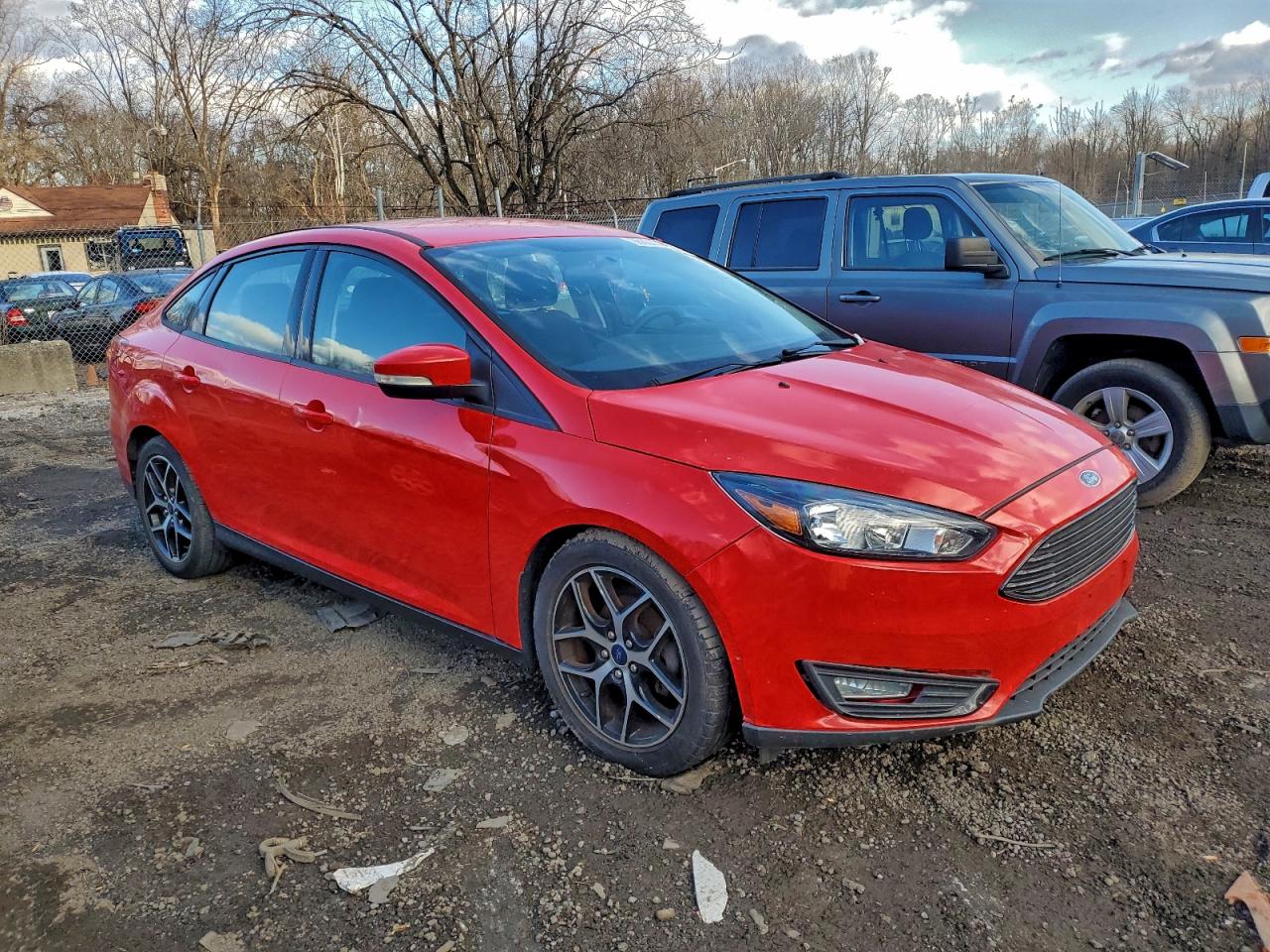2017 FORD FOCUS SE photo 4