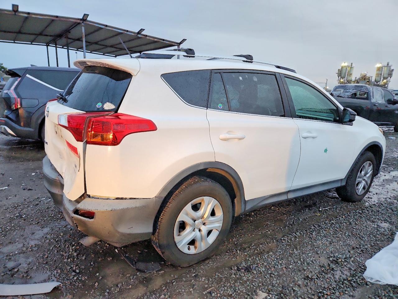 2015 TOYOTA RAV4 LE photo 3