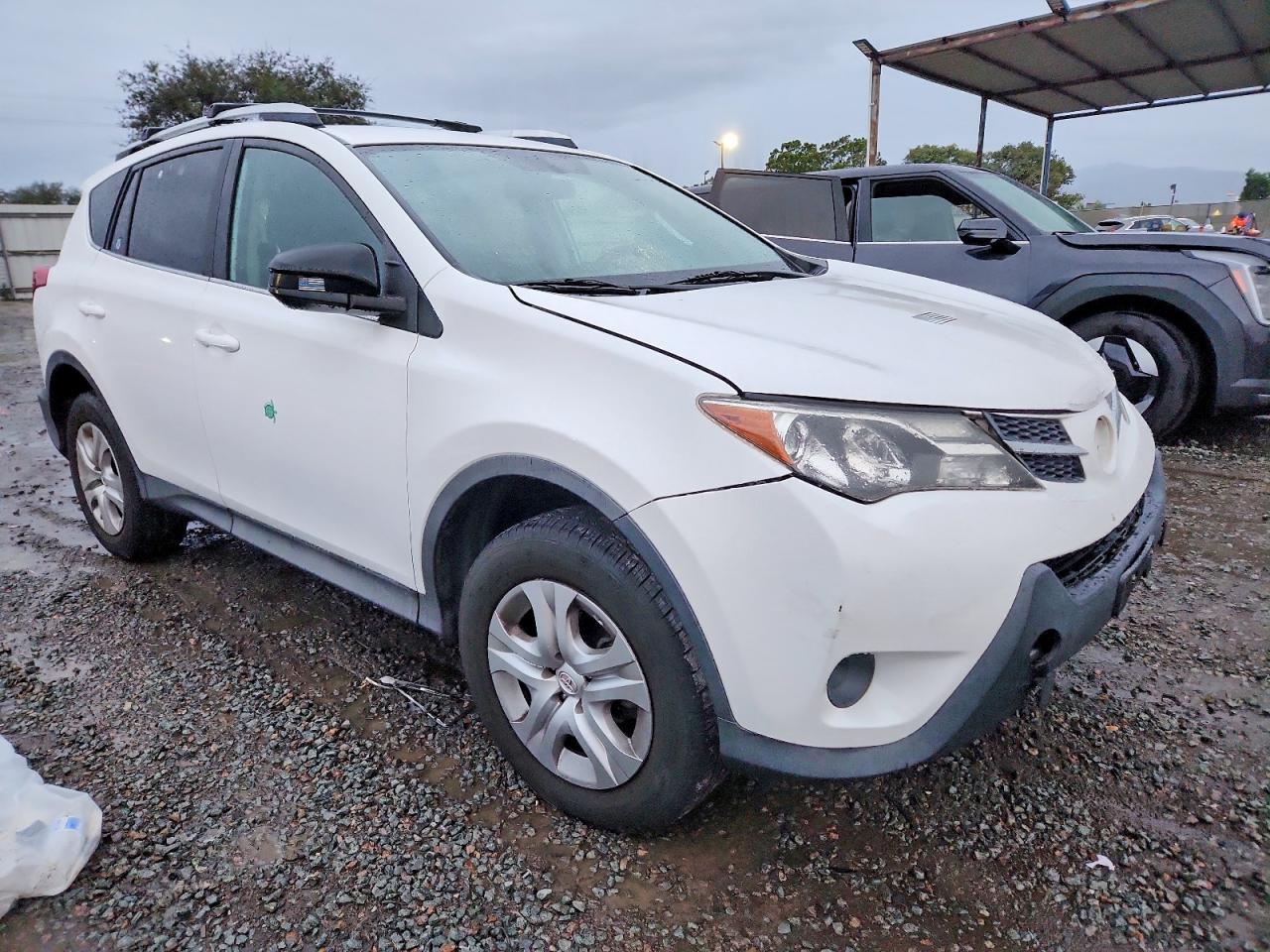 2015 TOYOTA RAV4 LE photo 4