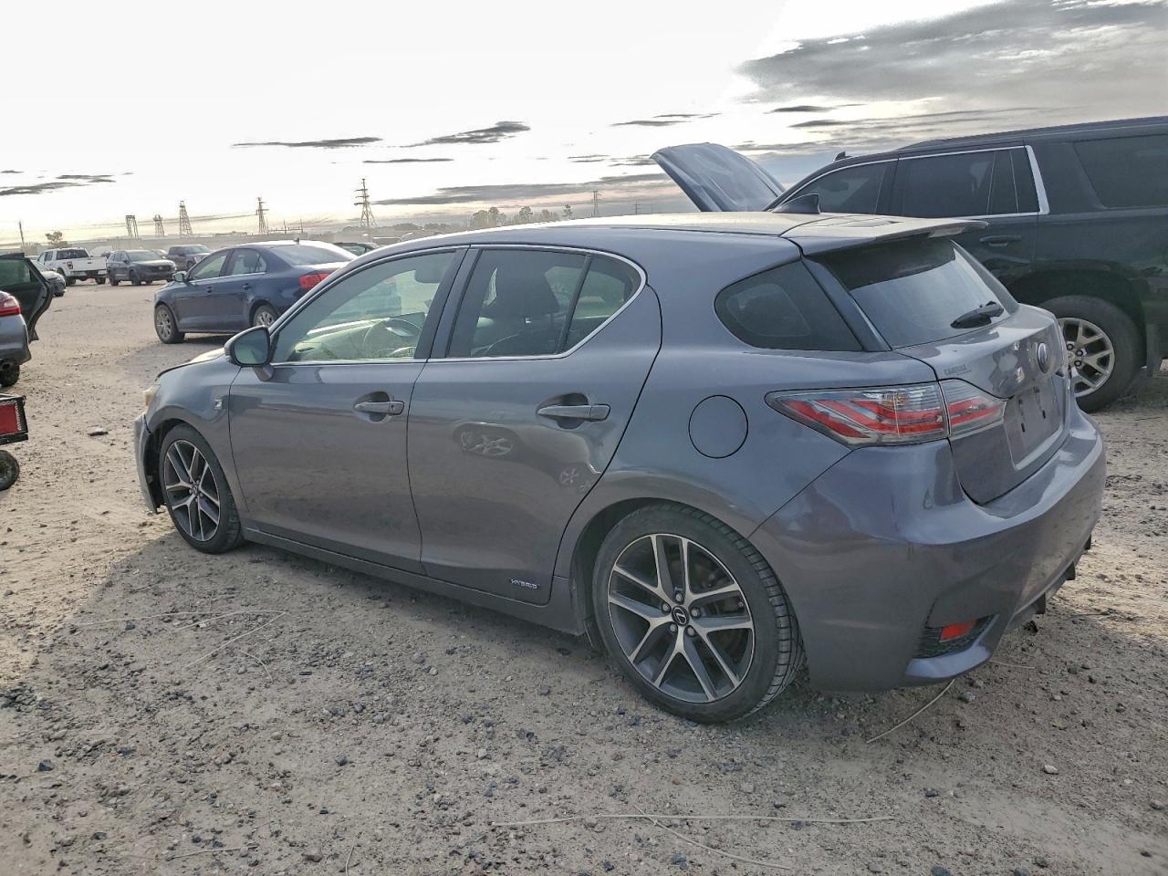 2014 LEXUS CT 200 photo 2