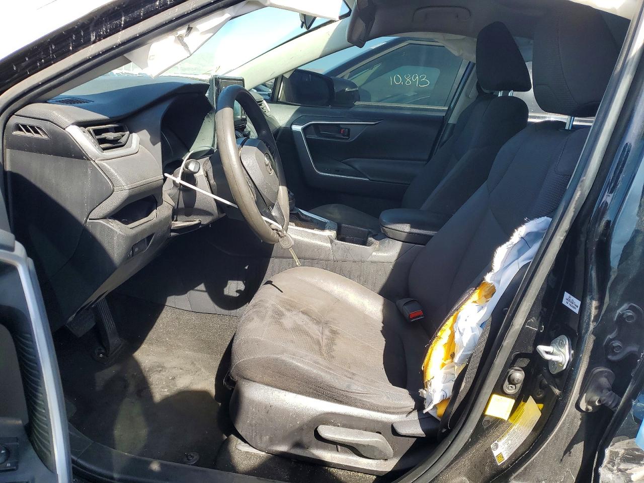 2019 TOYOTA RAV4 LE photo 7