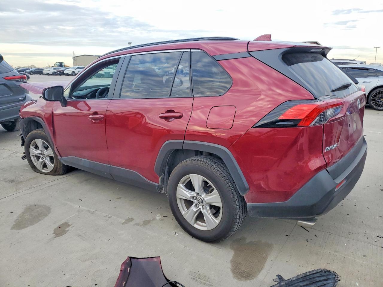 2019 TOYOTA RAV4 XLE photo 2