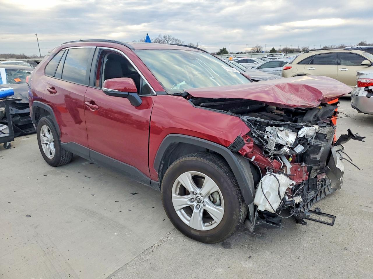 2019 TOYOTA RAV4 XLE photo 4