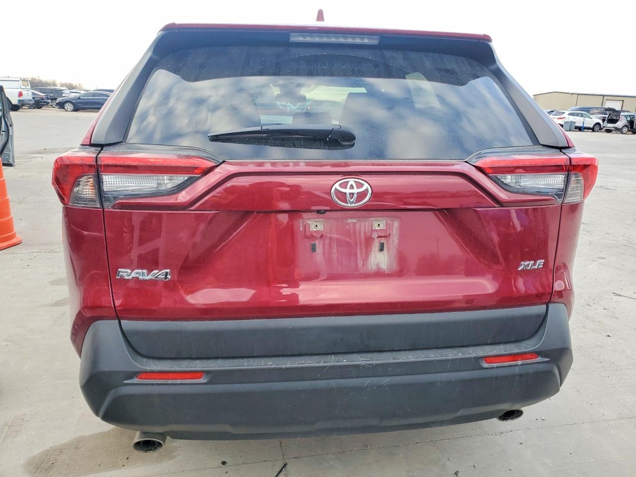 2019 TOYOTA RAV4 XLE photo 6