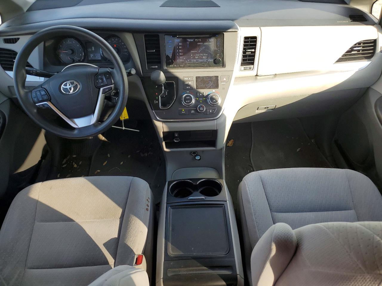 2016 TOYOTA SIENNA LE photo 8