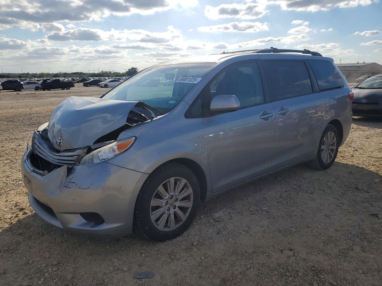 2016 TOYOTA SIENNA