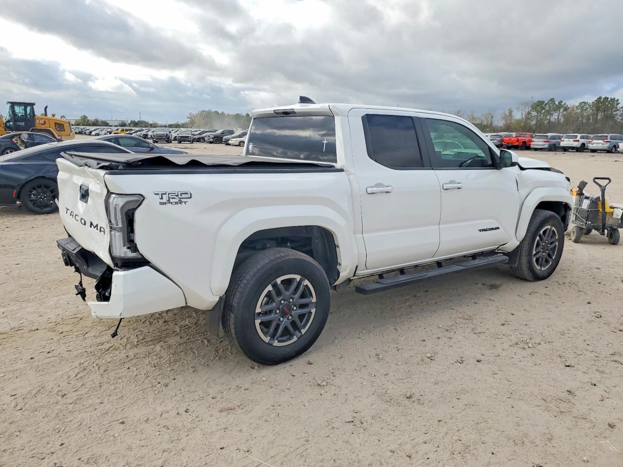 2024 TOYOTA TACOMA DOUBLE CAB photo 3