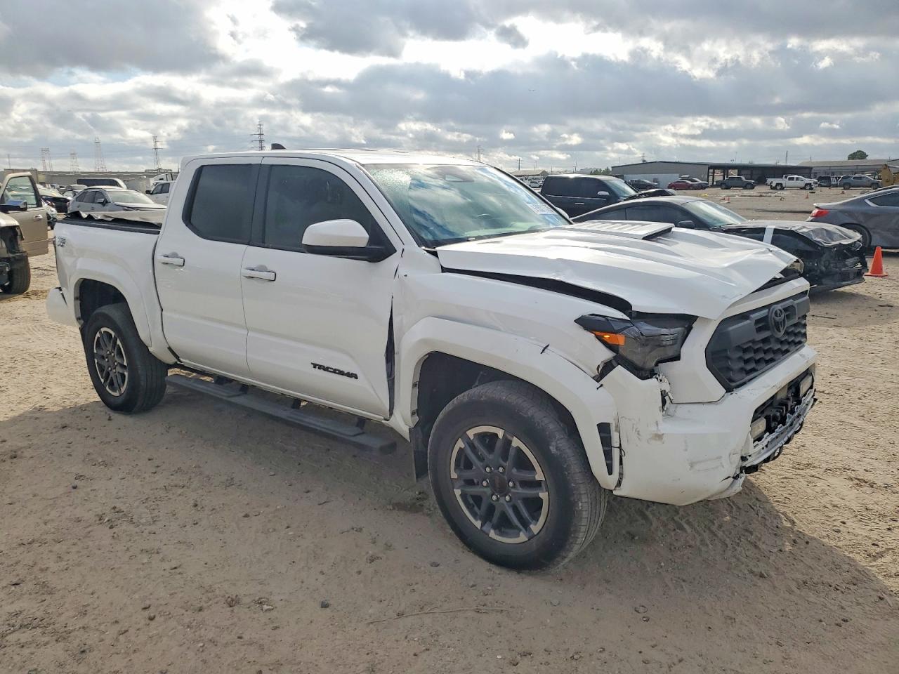 2024 TOYOTA TACOMA DOUBLE CAB photo 4