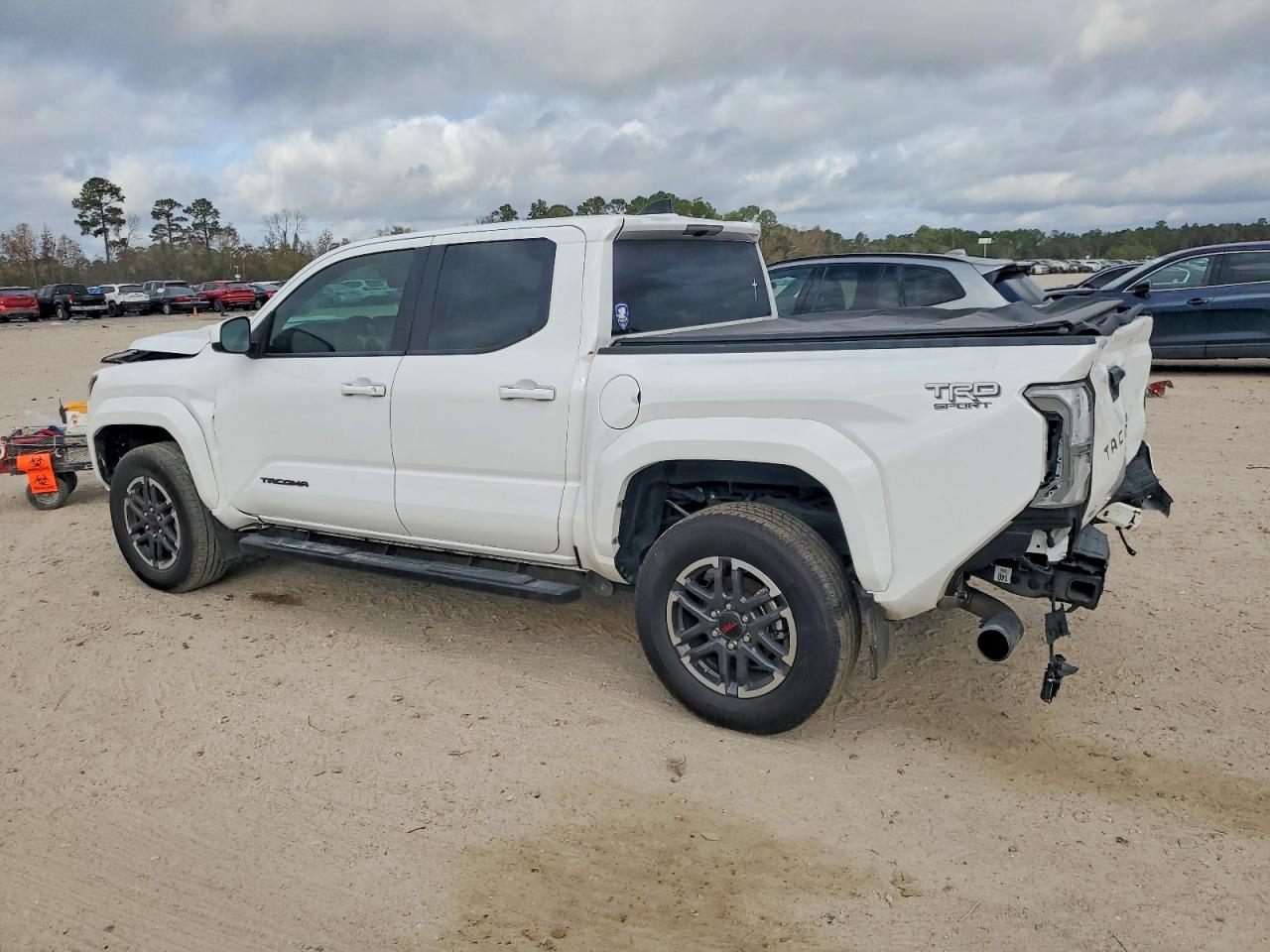 2024 TOYOTA TACOMA DOUBLE CAB photo 2