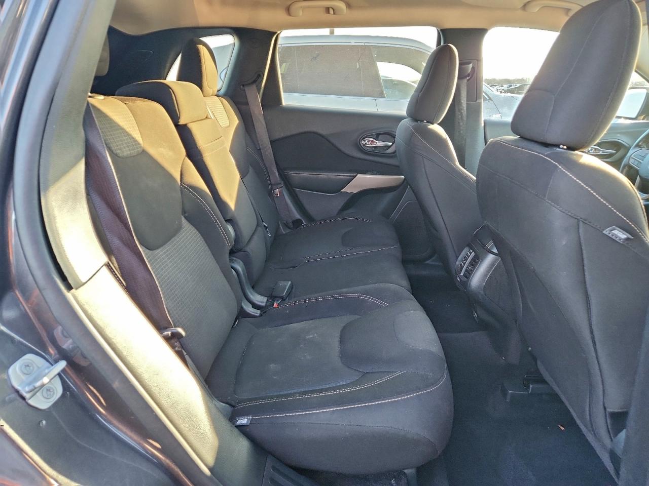 2017 JEEP CHEROKEE LATITUDE photo 11
