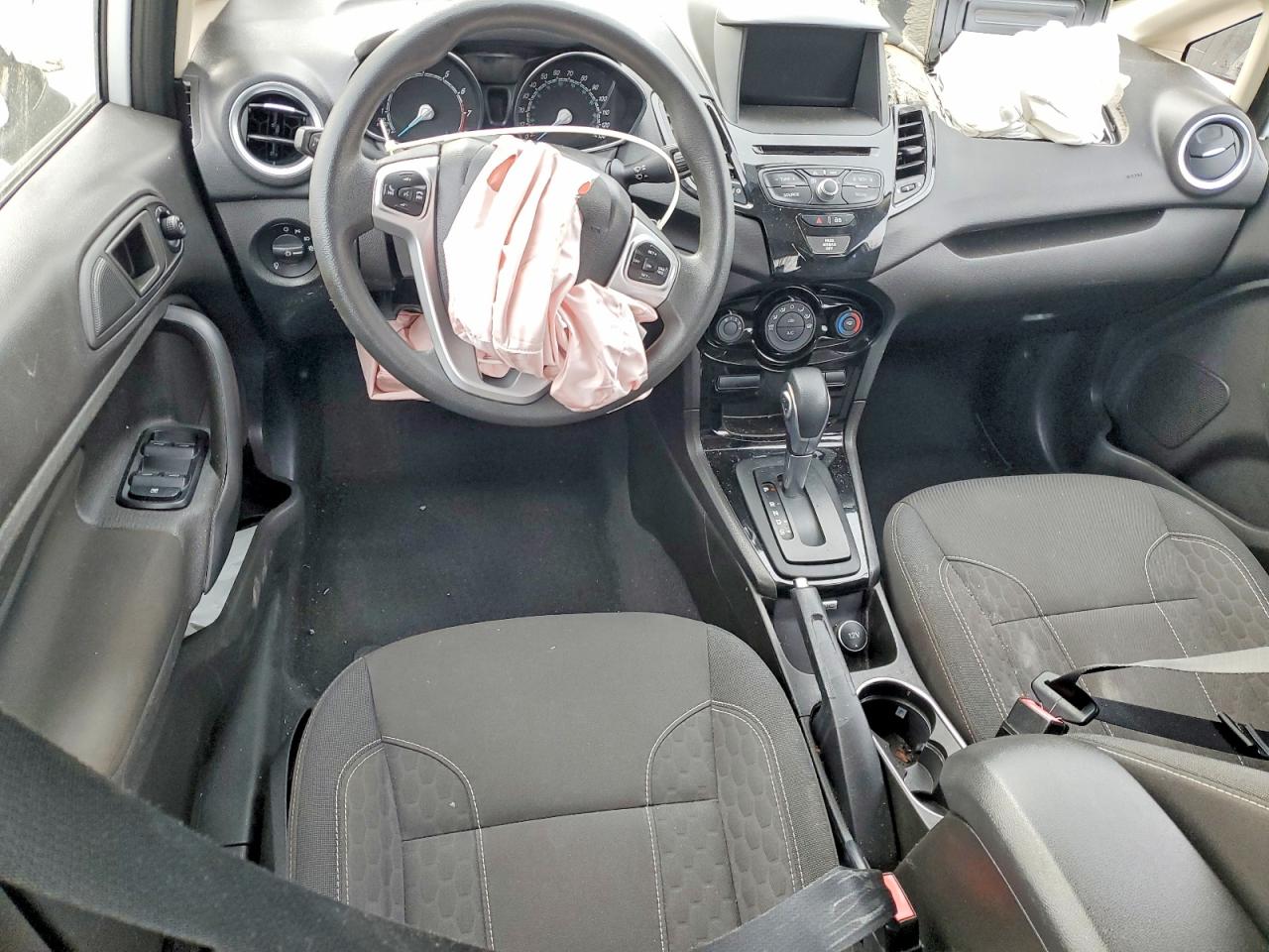 2019 FORD FIESTA SE photo 8
