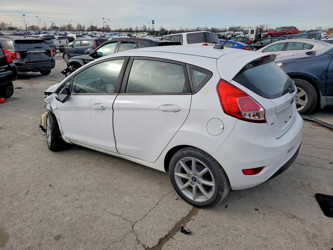 2019 FORD FIESTA SE photo 2