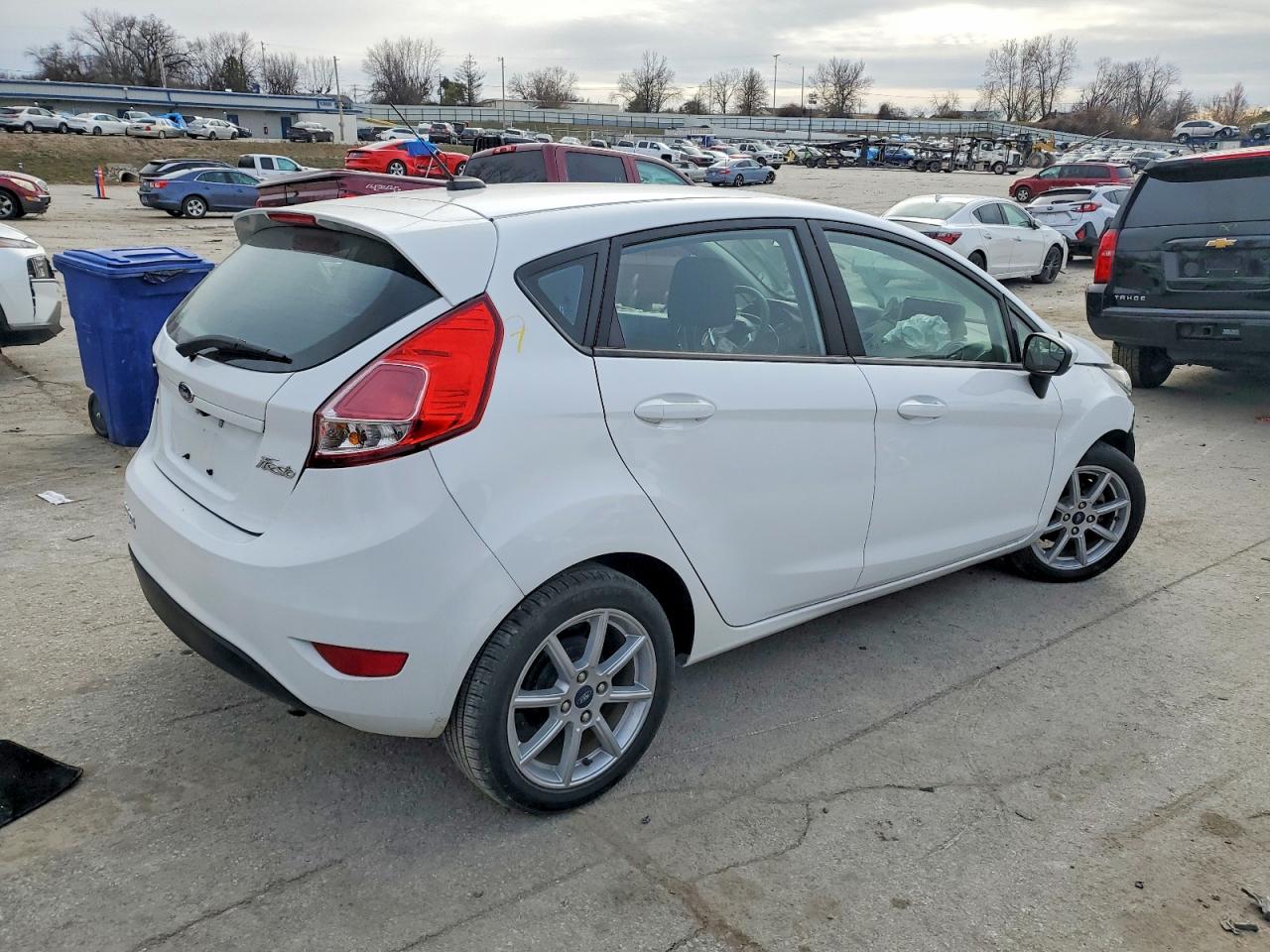 2019 FORD FIESTA SE photo 3