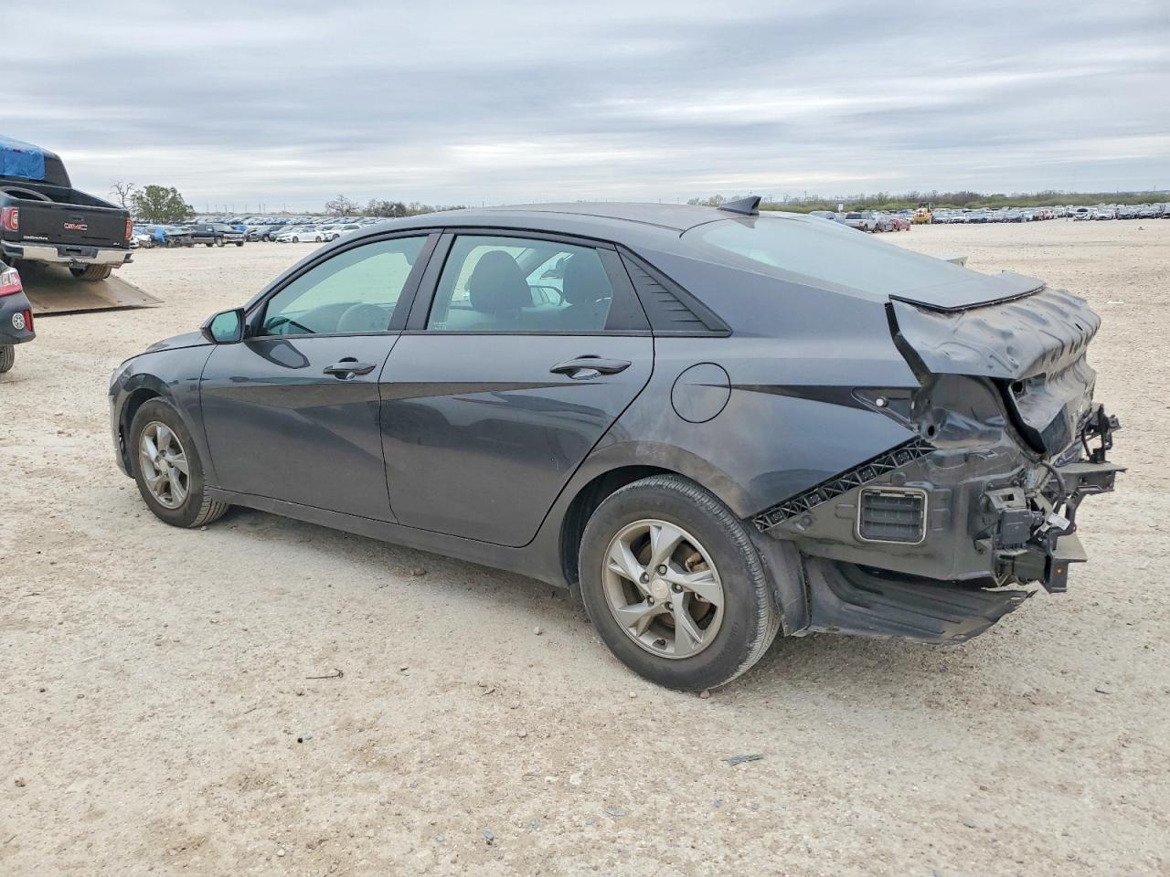 2023 HYUNDAI ELANTRA SE photo 2